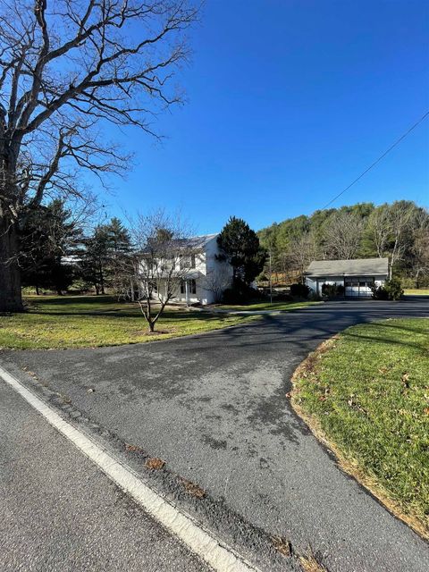 A home in STAUNTON