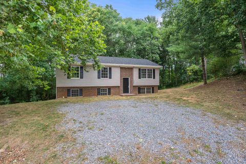 A home in MCGAHEYSVILLE