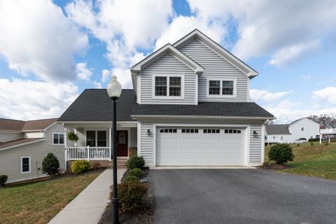 A home in STAUNTON