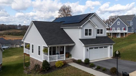 A home in STAUNTON