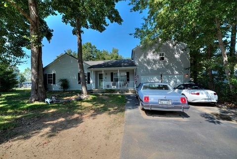 A home in WAYNESBORO