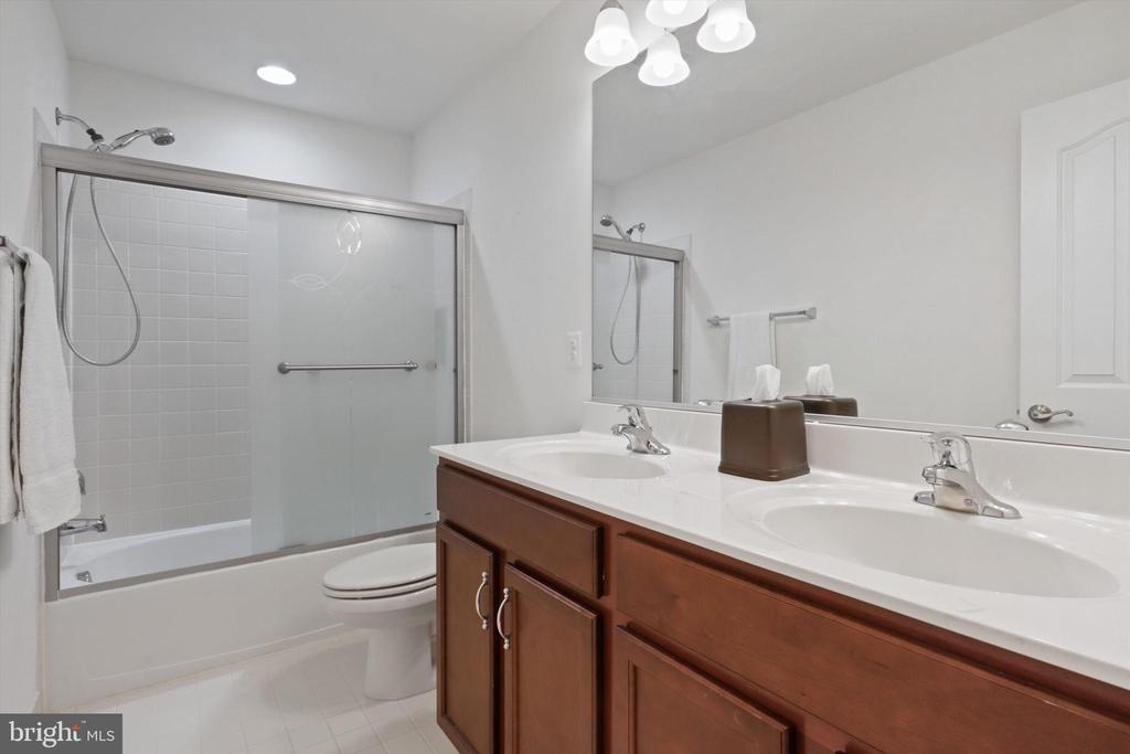 Spotsylvania, Virginia 22553, United States, 4 Bedrooms Bedrooms, ,4 BathroomsBathrooms,Residential,Pending,32669