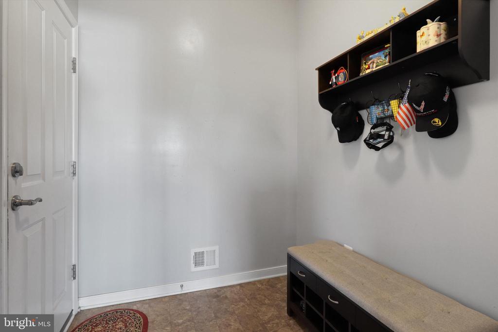 Spotsylvania, Virginia 22553, United States, 4 Bedrooms Bedrooms, ,4 BathroomsBathrooms,Residential,Pending,32669