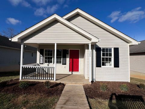 A home in STAUNTON