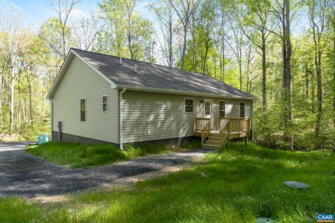 A home in LOUISA