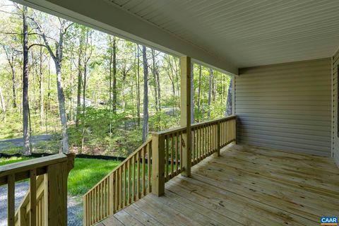 A home in LOUISA