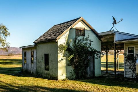 A home in MCGAHEYSVILLE