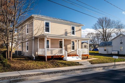 A home in BROADWAY