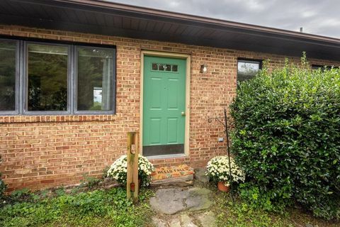 A home in FORT DEFIANCE