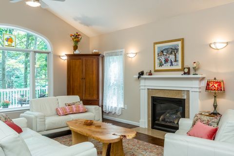 A home in MCGAHEYSVILLE