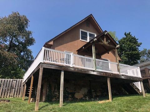 A home in STAUNTON