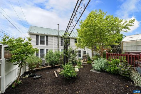 A home in STAUNTON