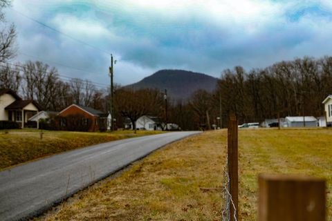 A home in GROTTOES