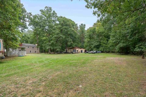 A home in WAYNESBORO