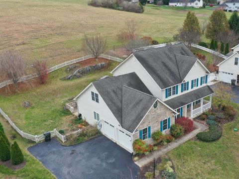 A home in STAUNTON