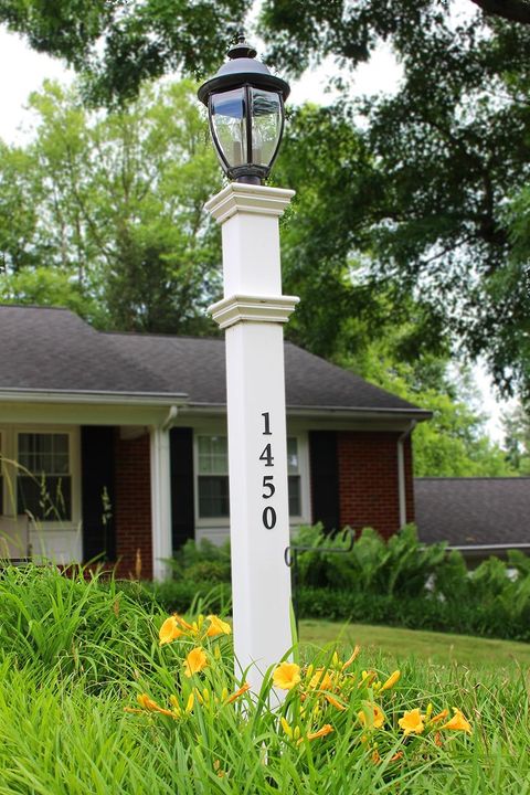 A home in WAYNESBORO