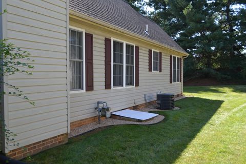 A home in WAYNESBORO