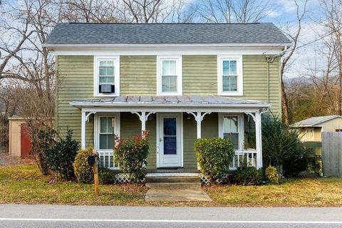 A home in MOUNT SIDNEY