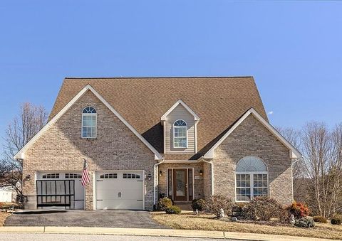 A home in STAUNTON