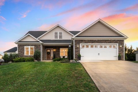 A home in WAYNESBORO