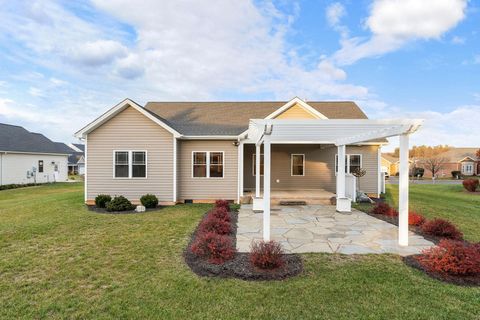 A home in WAYNESBORO