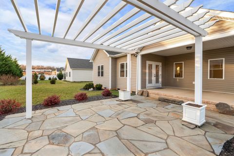 A home in WAYNESBORO