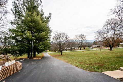 A home in ROCKINGHAM