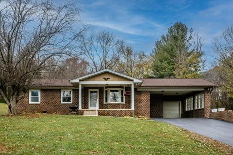 A home in ROCKINGHAM