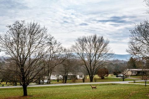 A home in ROCKINGHAM