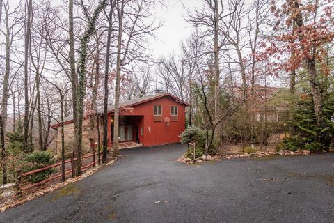 A home in MCGAHEYSVILLE