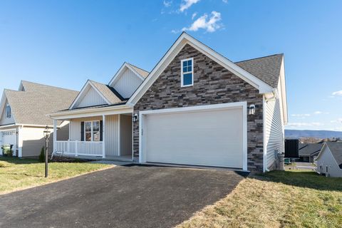 A home in WAYNESBORO