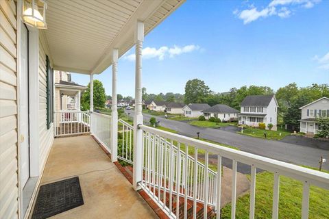 A home in STAUNTON