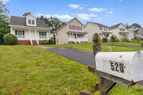 A home in STAUNTON