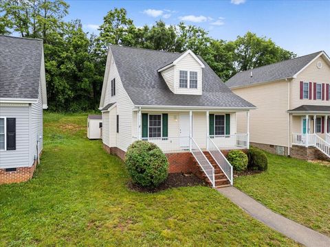 A home in STAUNTON