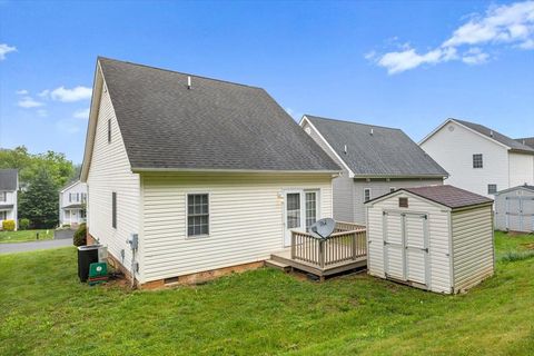 A home in STAUNTON