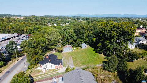 A home in STAUNTON