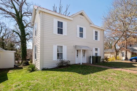 A home in FARMVILLE