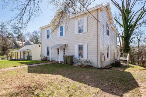 A home in FARMVILLE