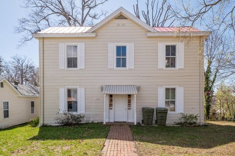 A home in FARMVILLE