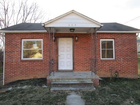 A home in STAUNTON