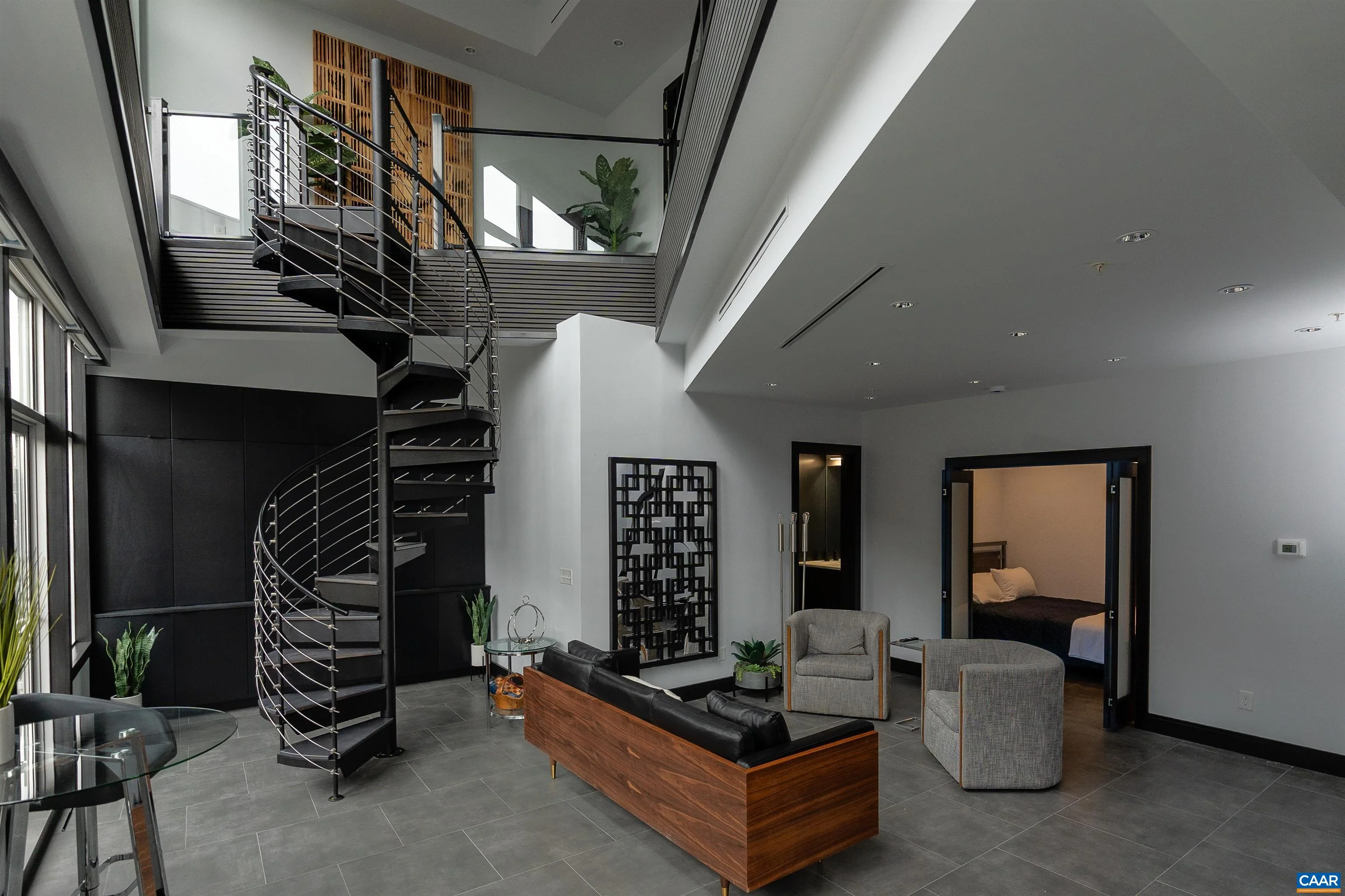 218 Water St W Unit 600