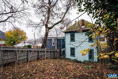 A home in STAUNTON