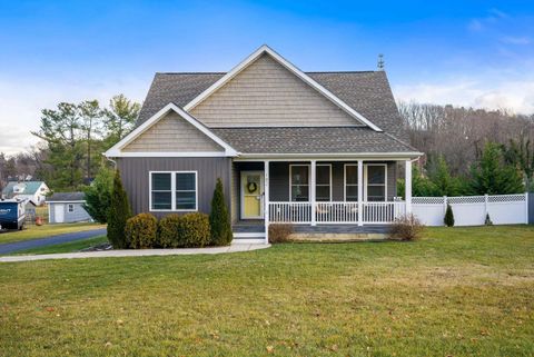 A home in STAUNTON