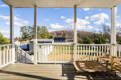 A home in STAUNTON