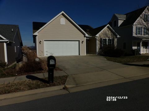 A home in WAYNESBORO