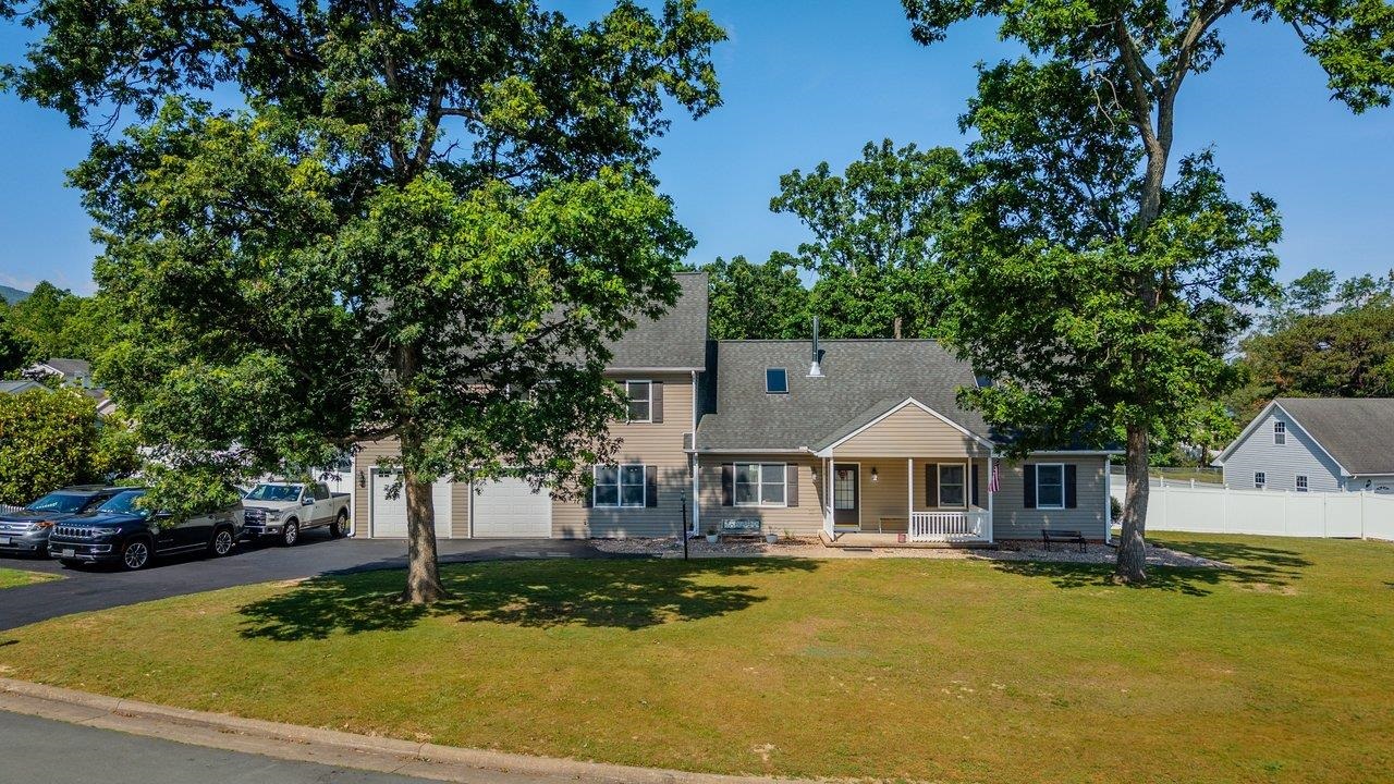 215 Forest Dr, Stuarts Draft, VA, 24477