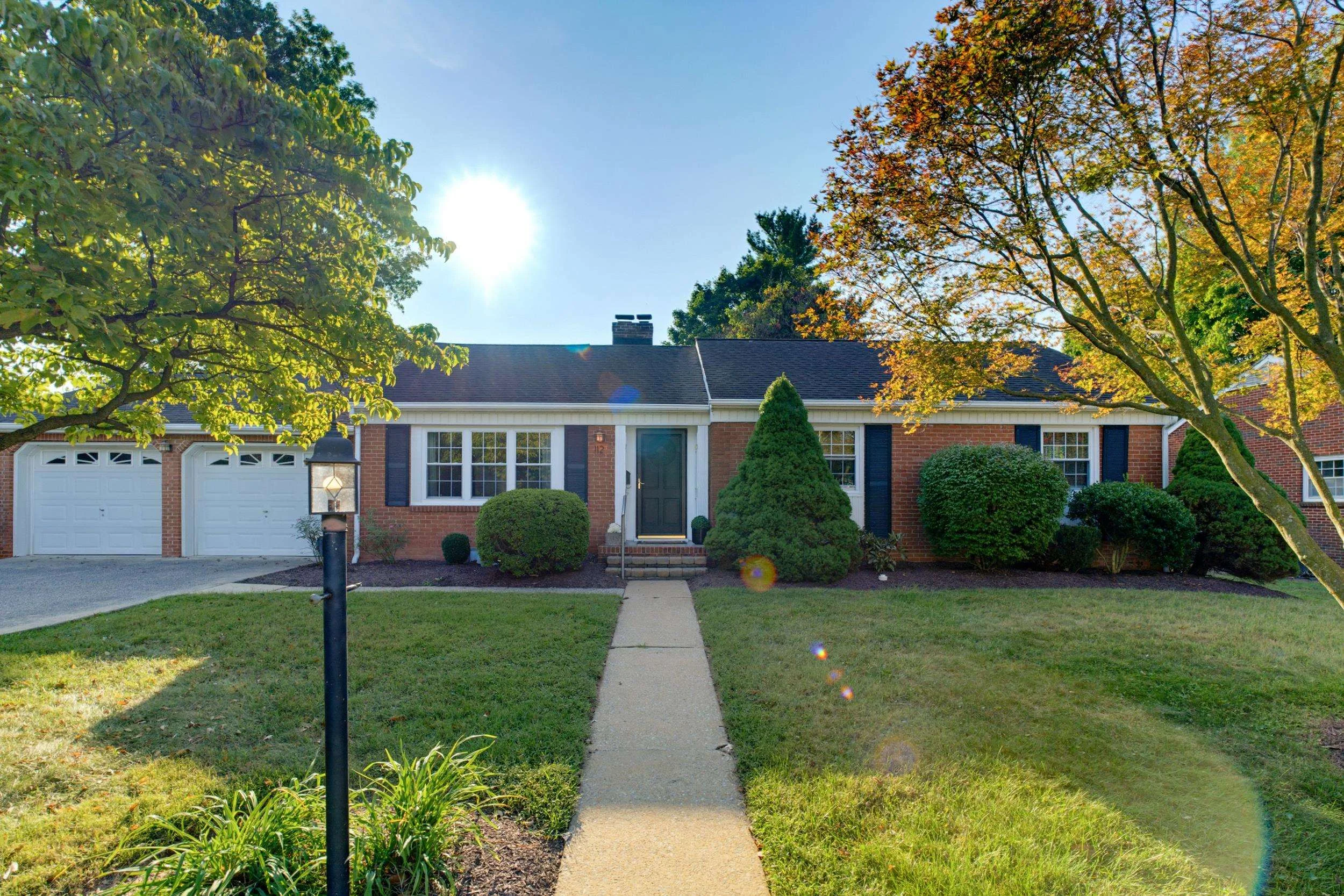 112 N West View St