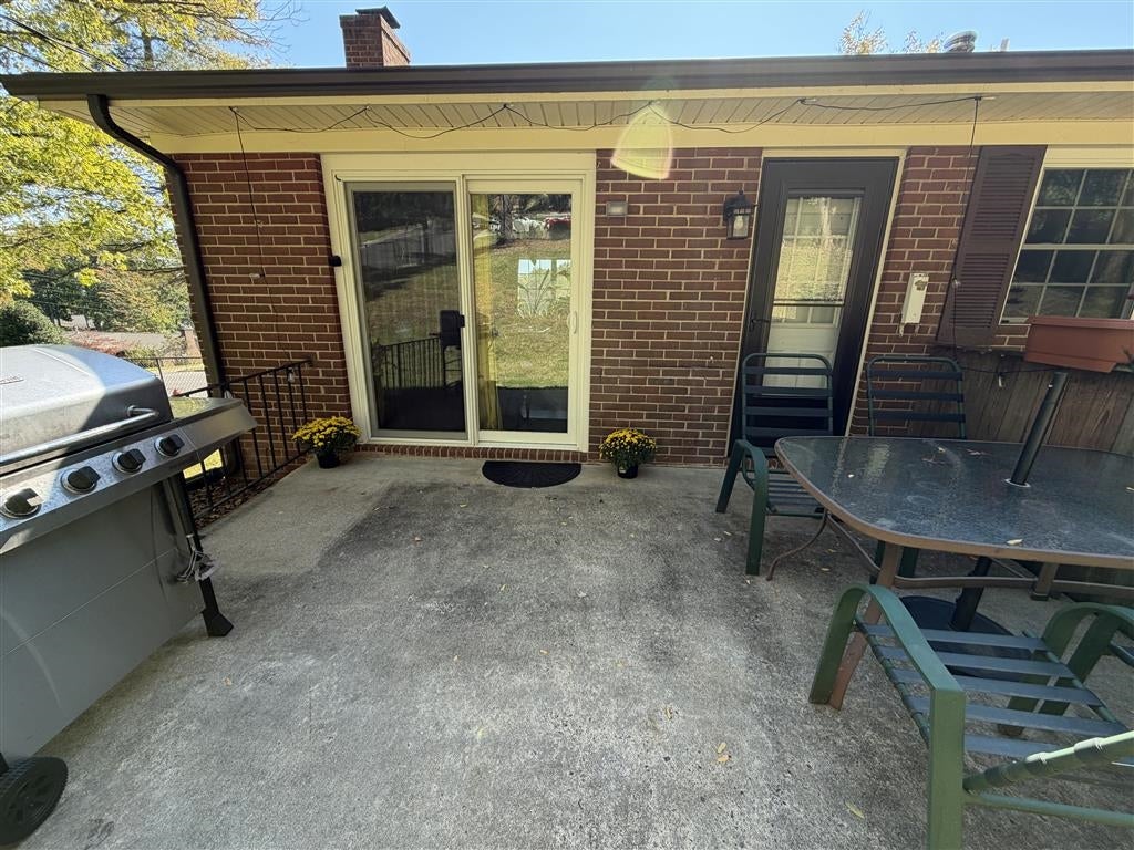 831 PAUL ST