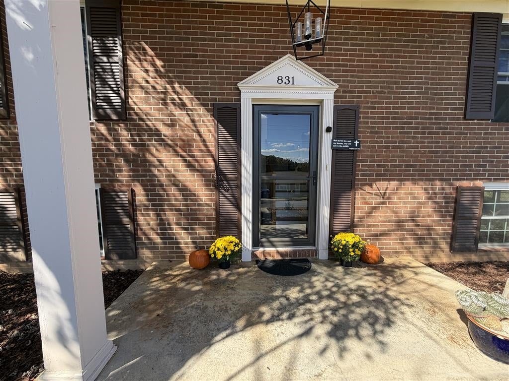 831 PAUL ST