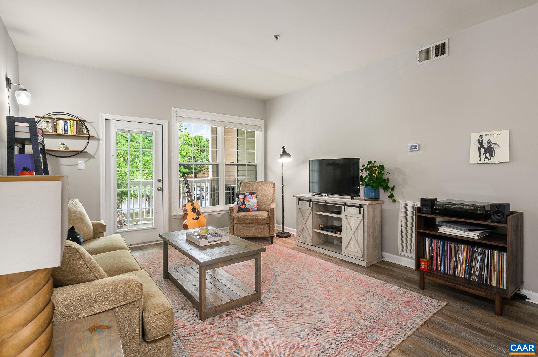 270 RIVERBEND DR 2E